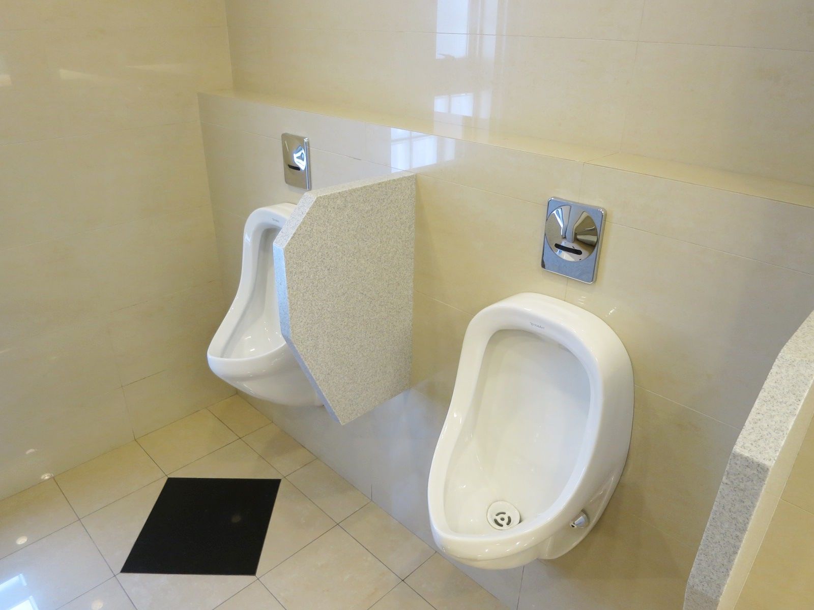 男性用トイレ