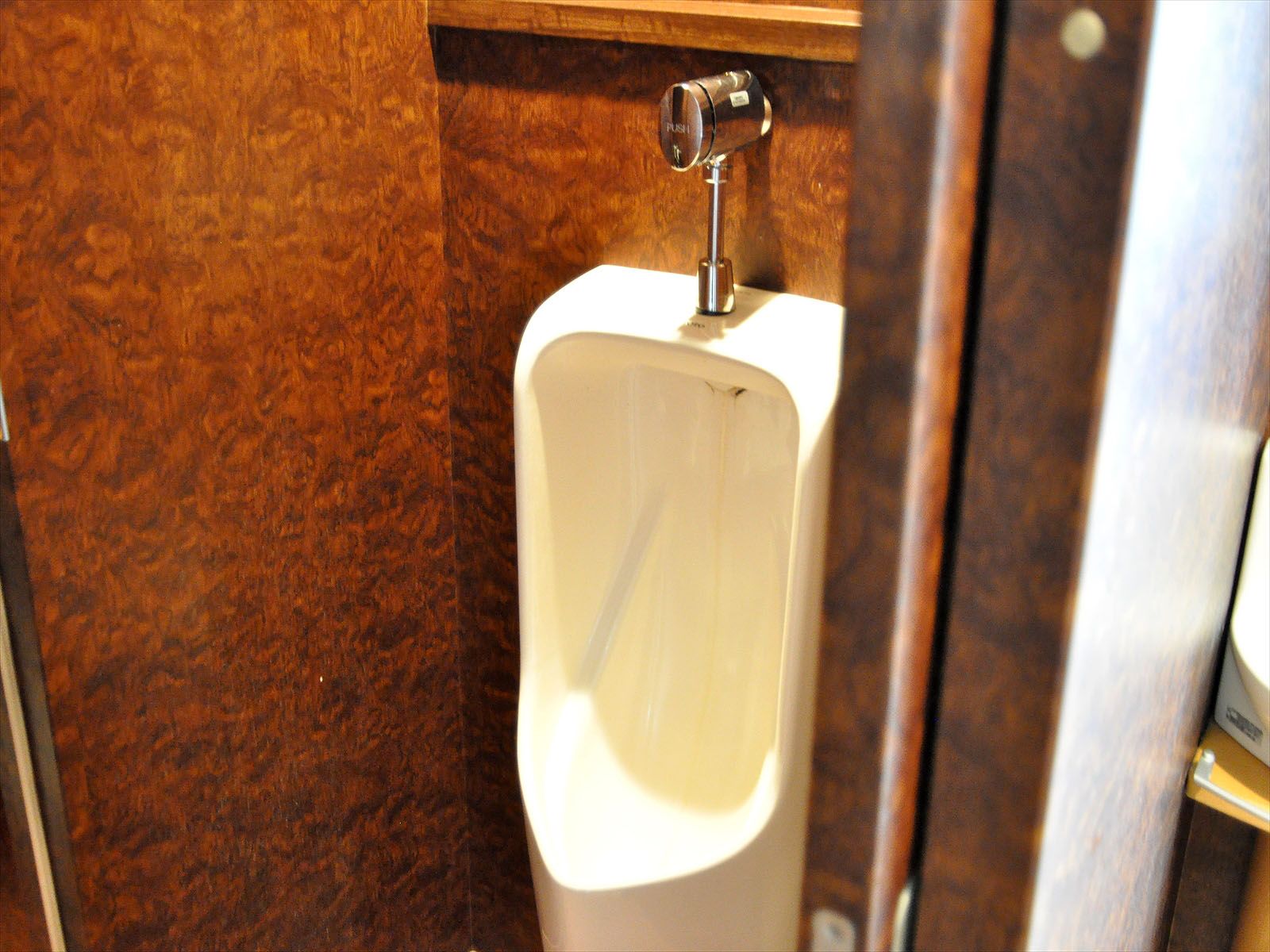 男性トイレ
