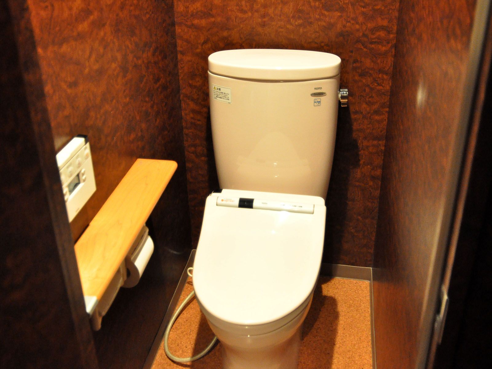 男女別トイレ個室