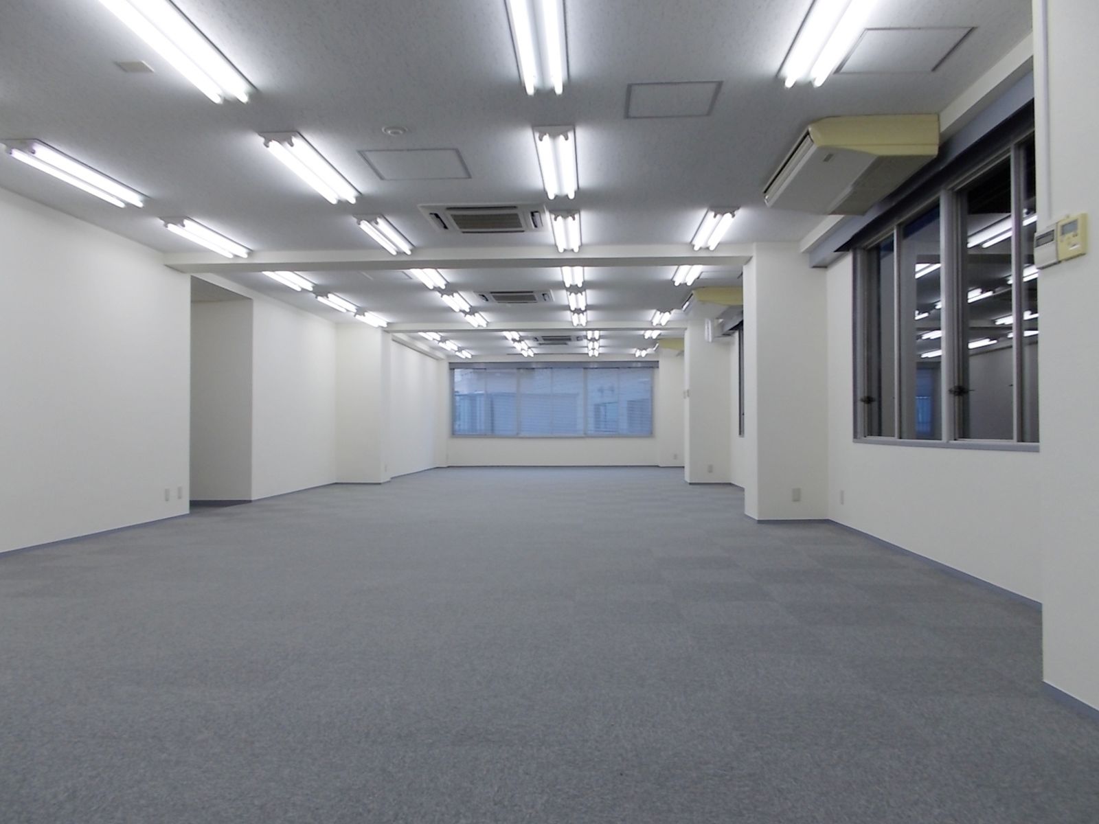 オフィス室内参考画像