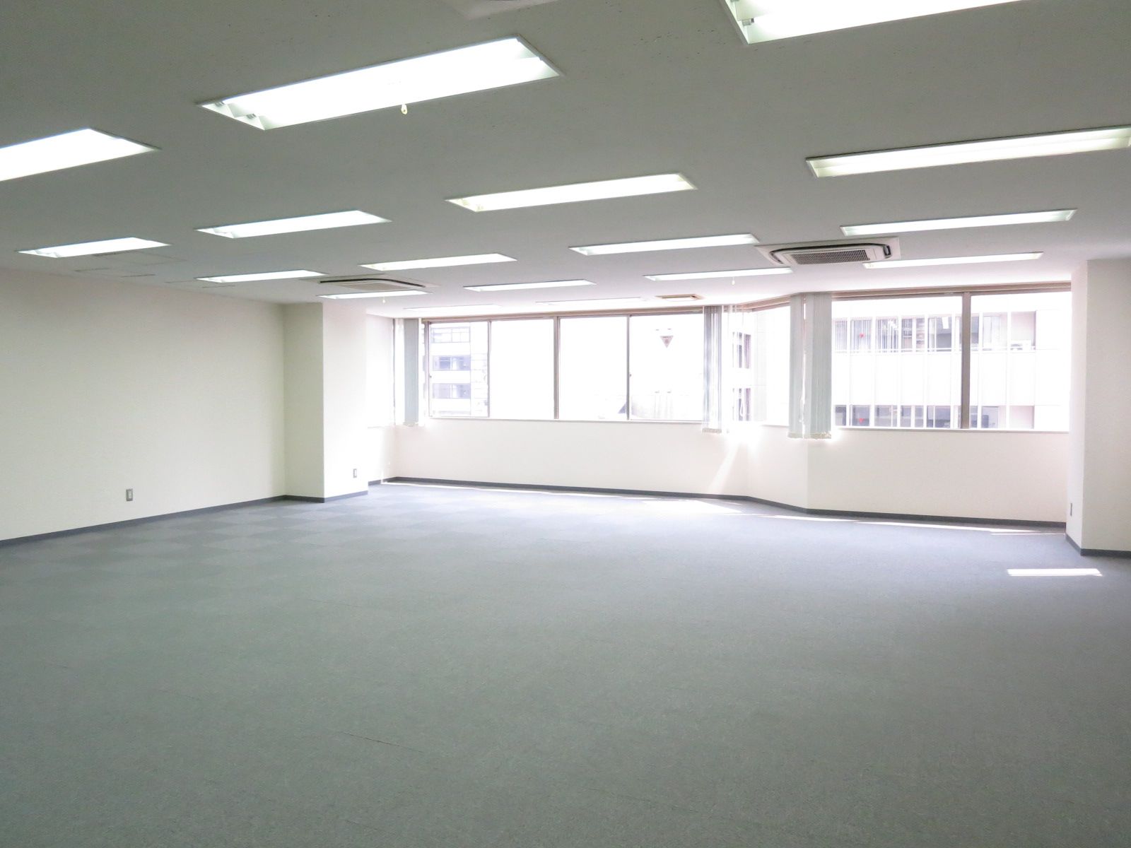 オフィス室内参考画像