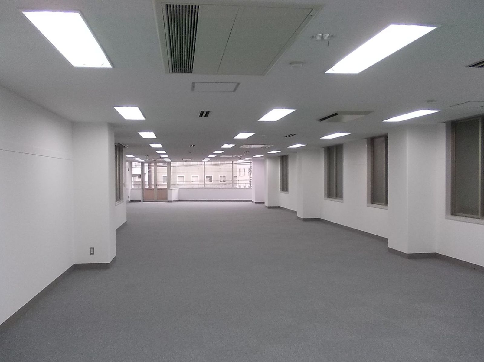 別角度の様子