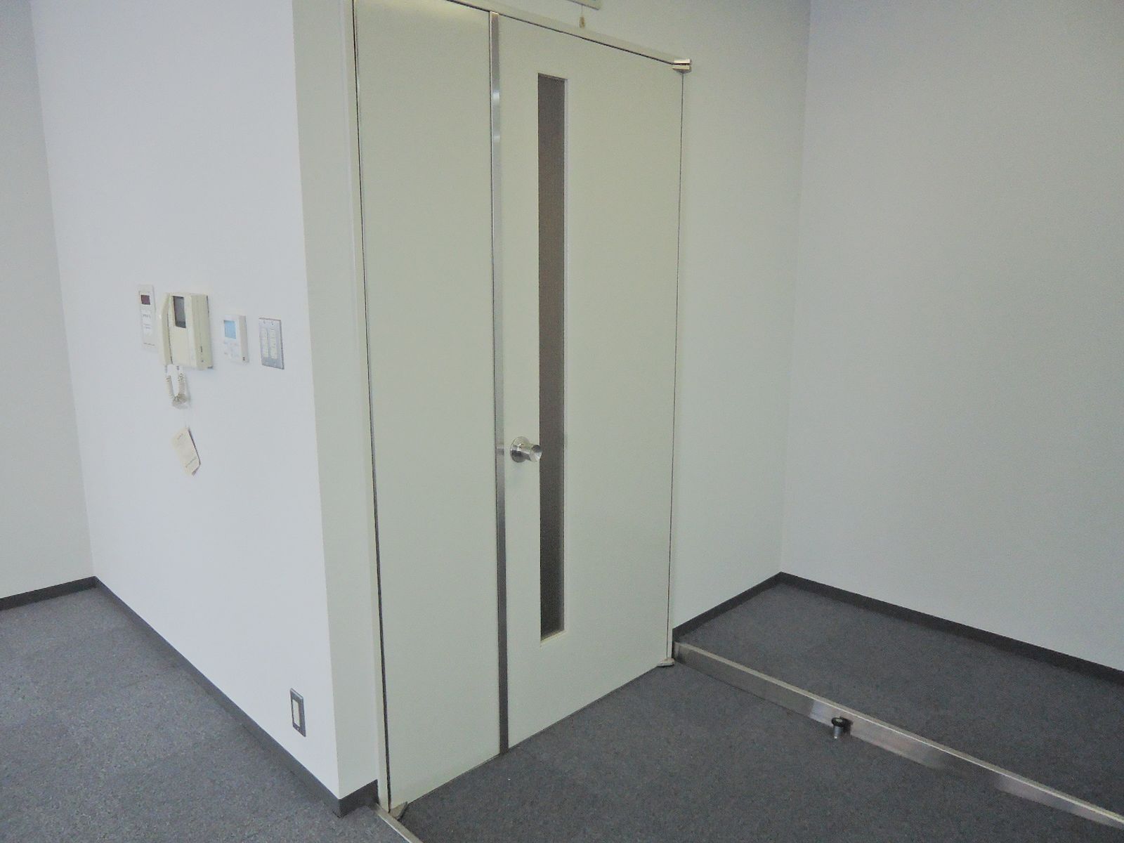 出入口は2ヶ所あり