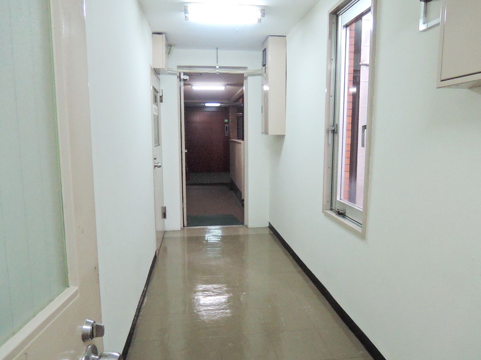 エレベーターまでの通路