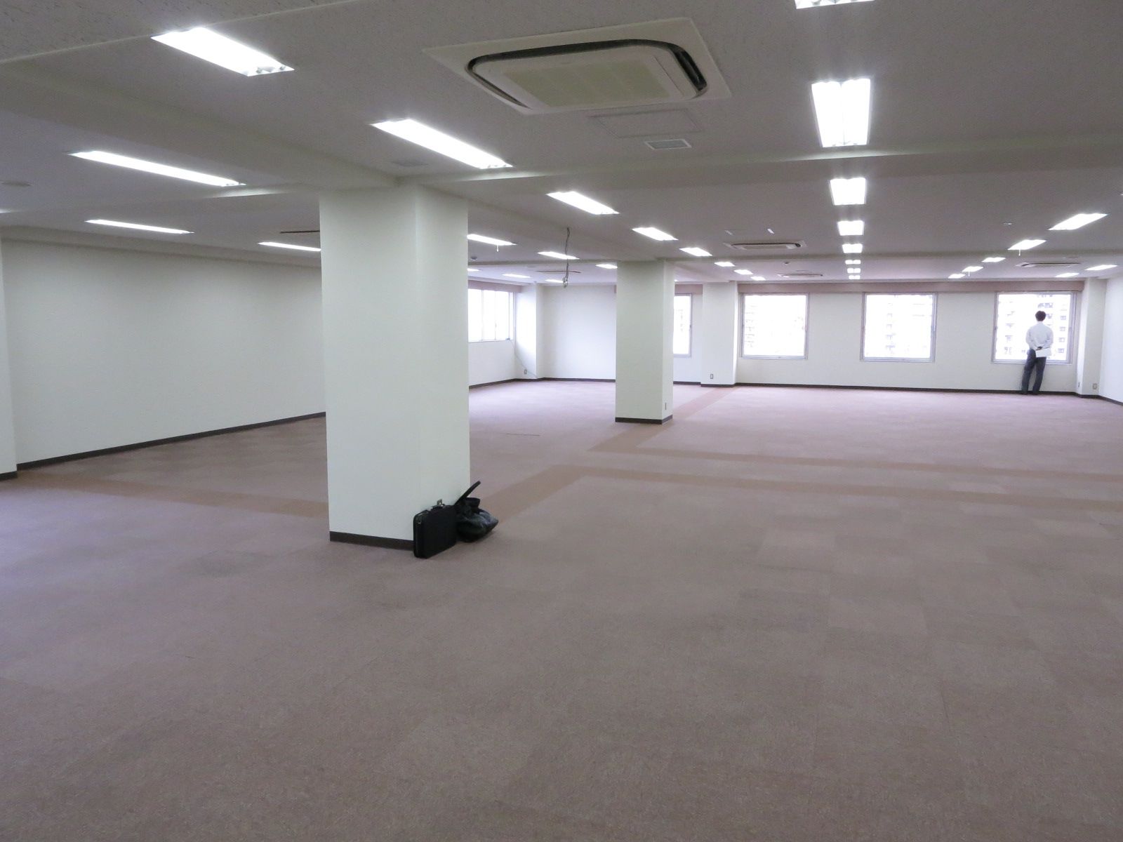 貸室内に柱あり