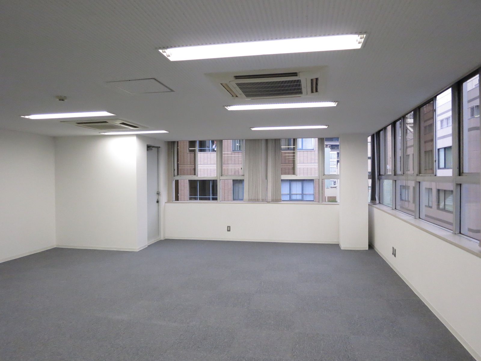 オフィス室内参考画像