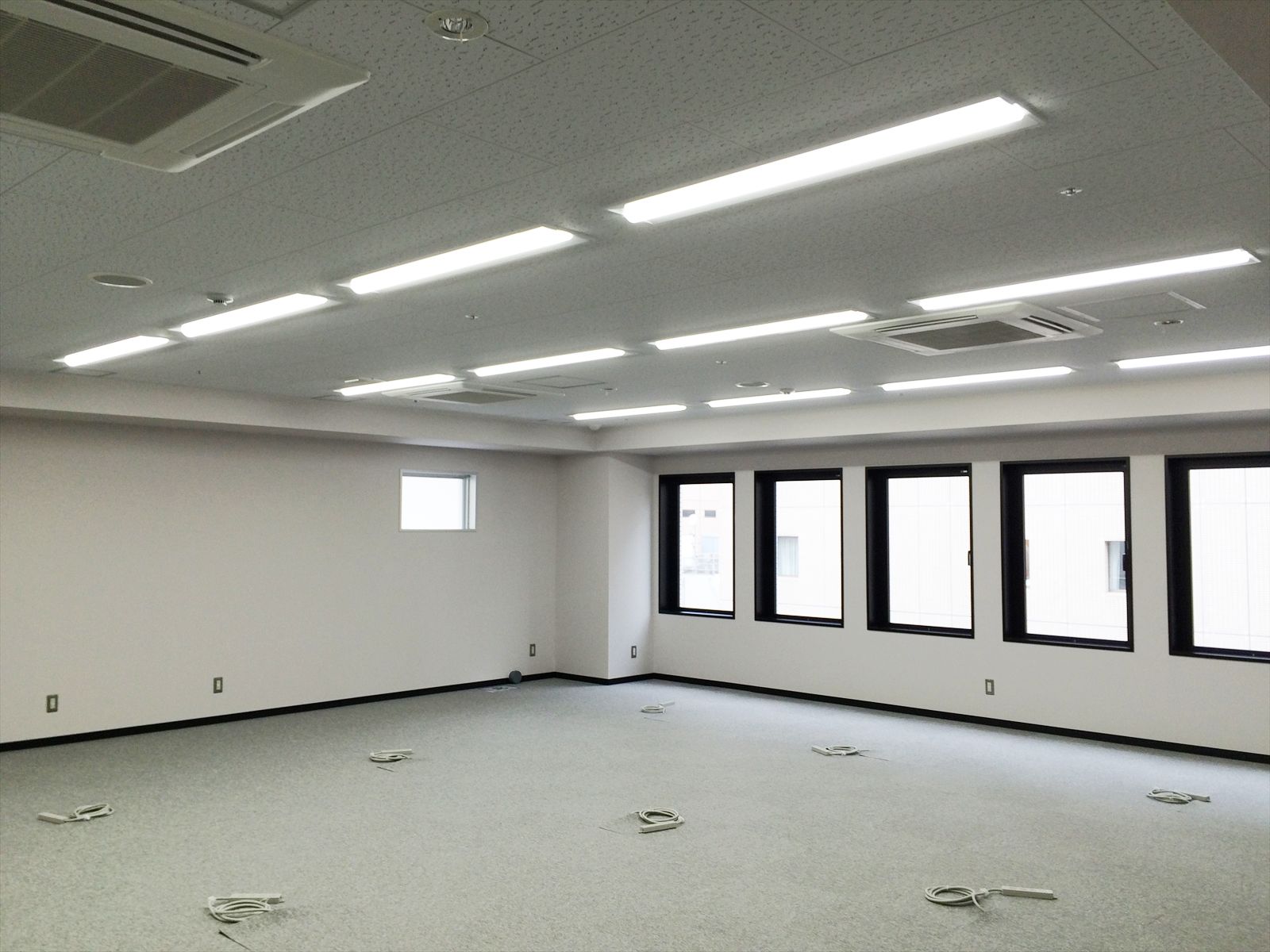オフィス室内参考画像