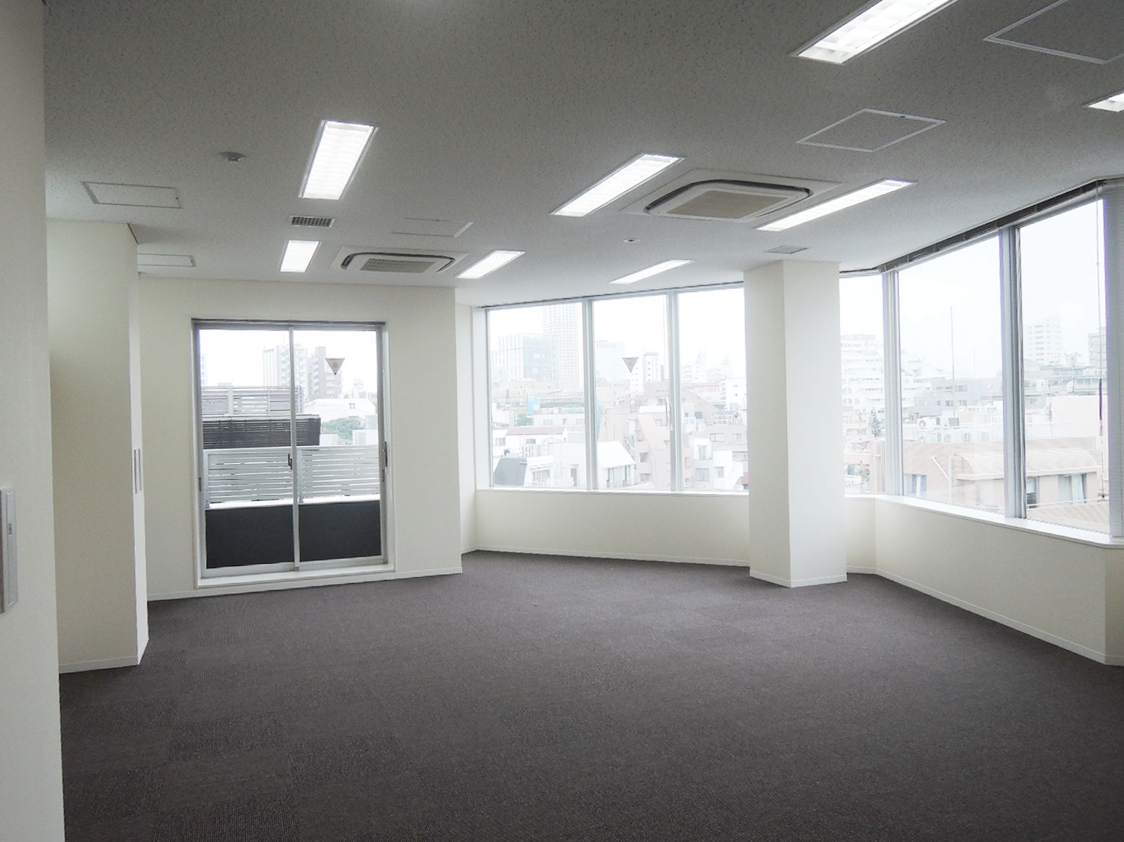オフィス室内参考画像（※6階）