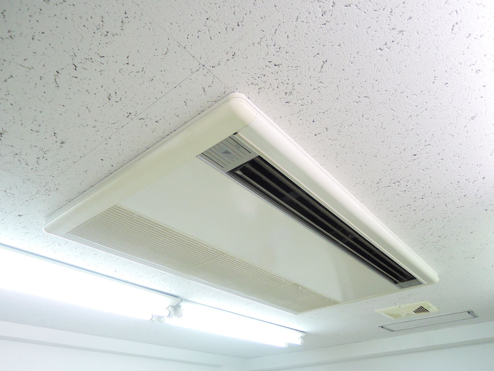 空調機器（3階）