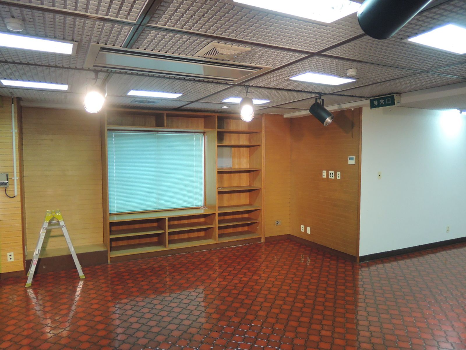 収納棚が複数あり