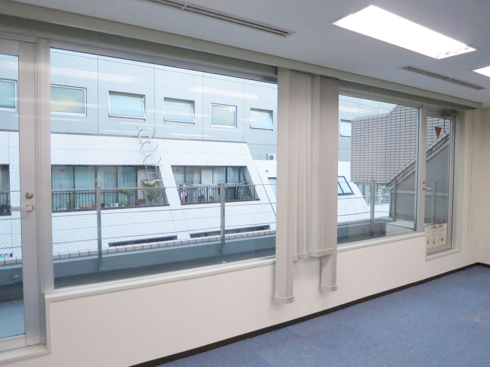 大きな窓面