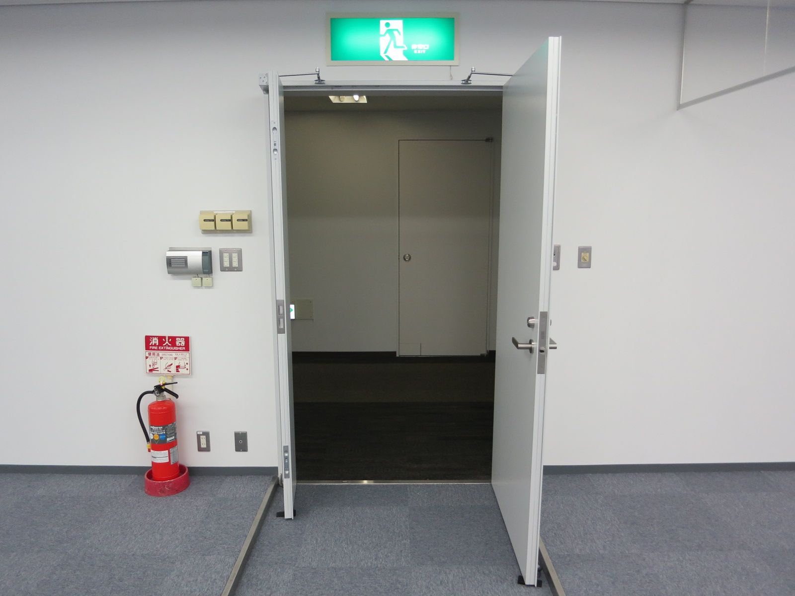 貸室出入口