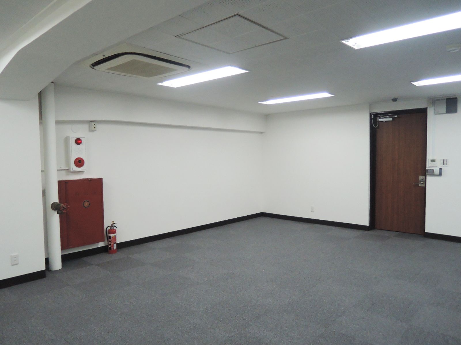 貸室出入口