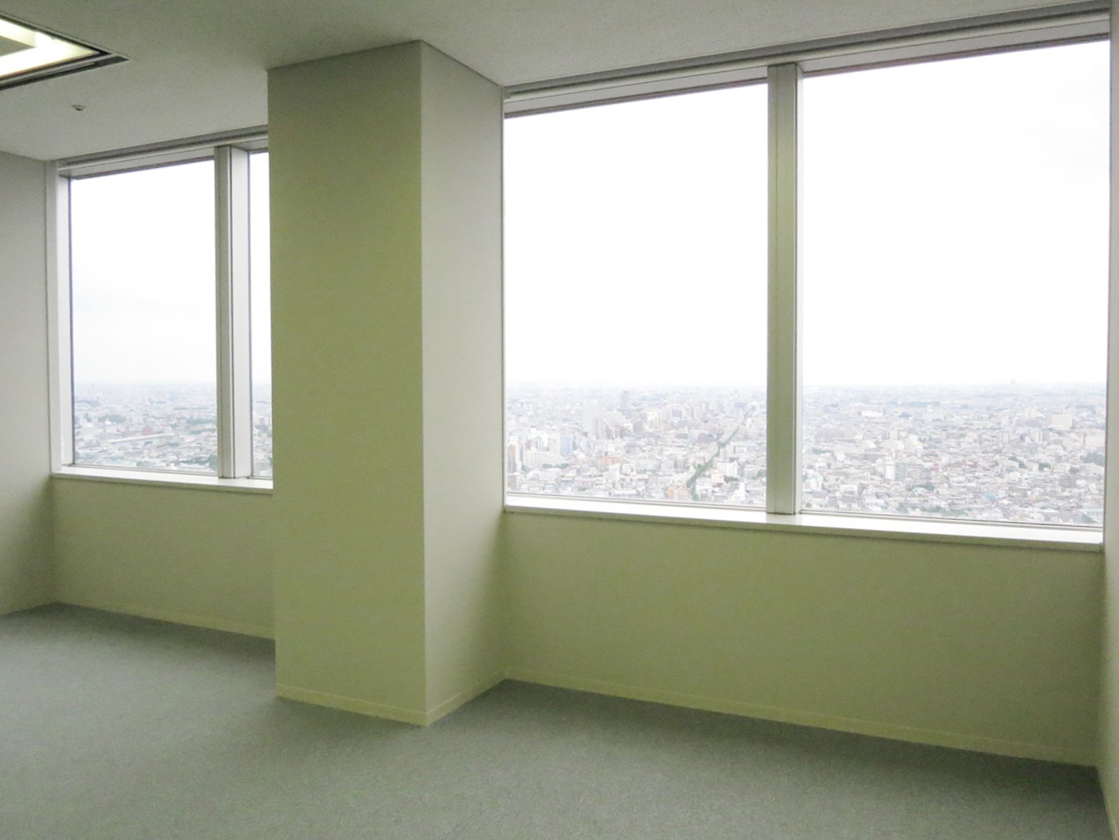 大きな窓面