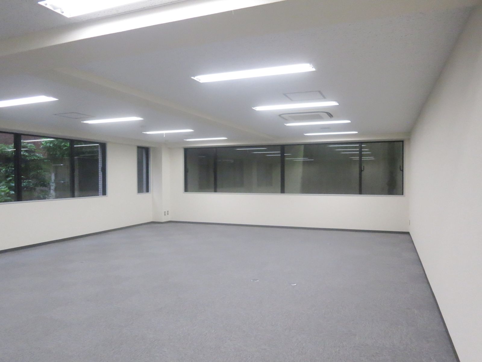 オフィス室内参考画像（305号室）