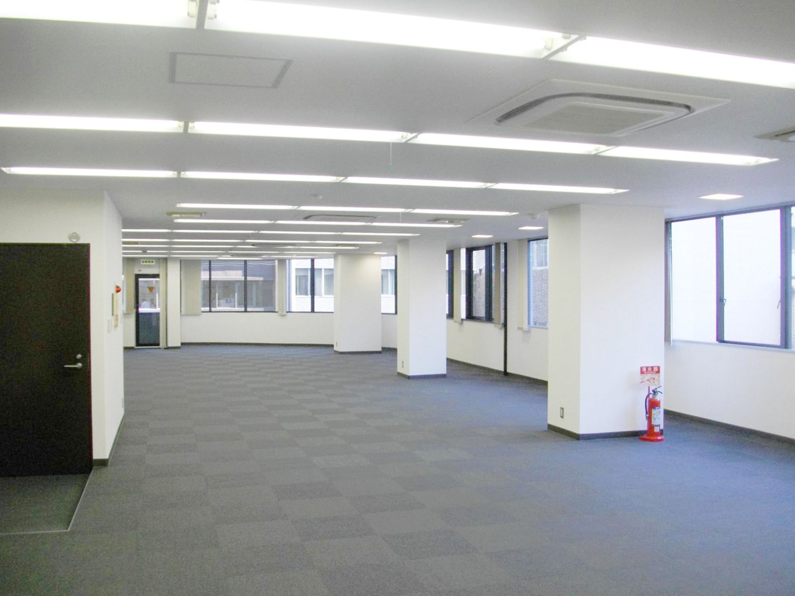 オフィス室内参考画像