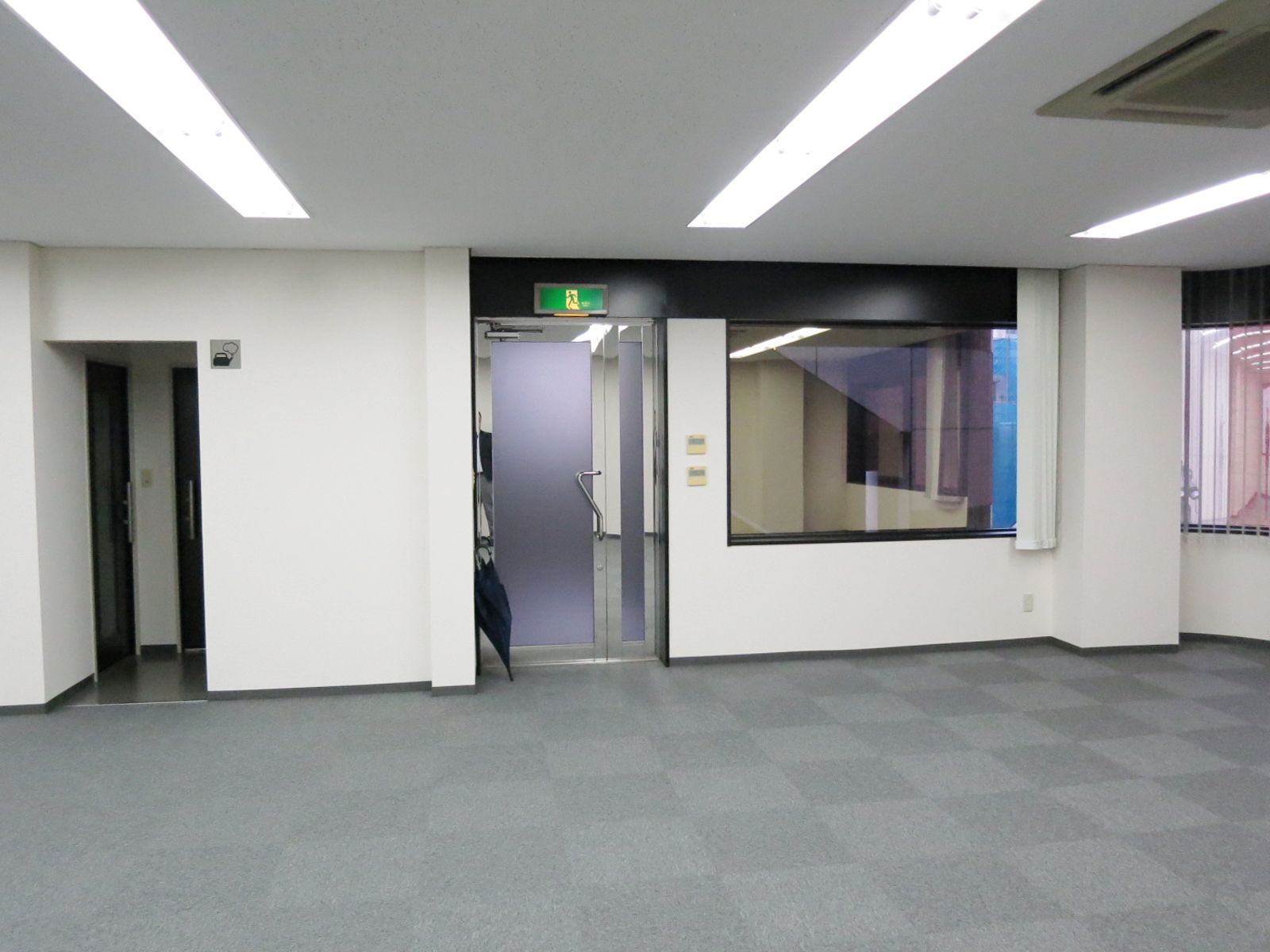 貸室出入口