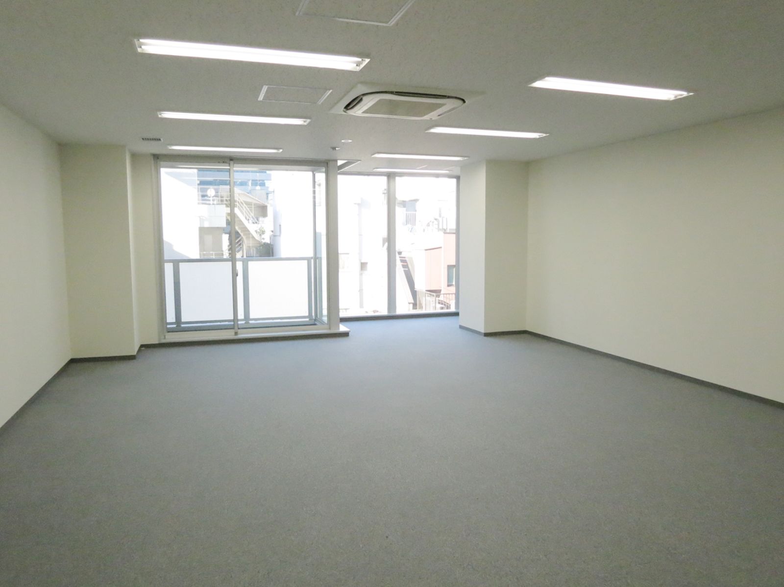 オフィス室内参考画像（基準階）