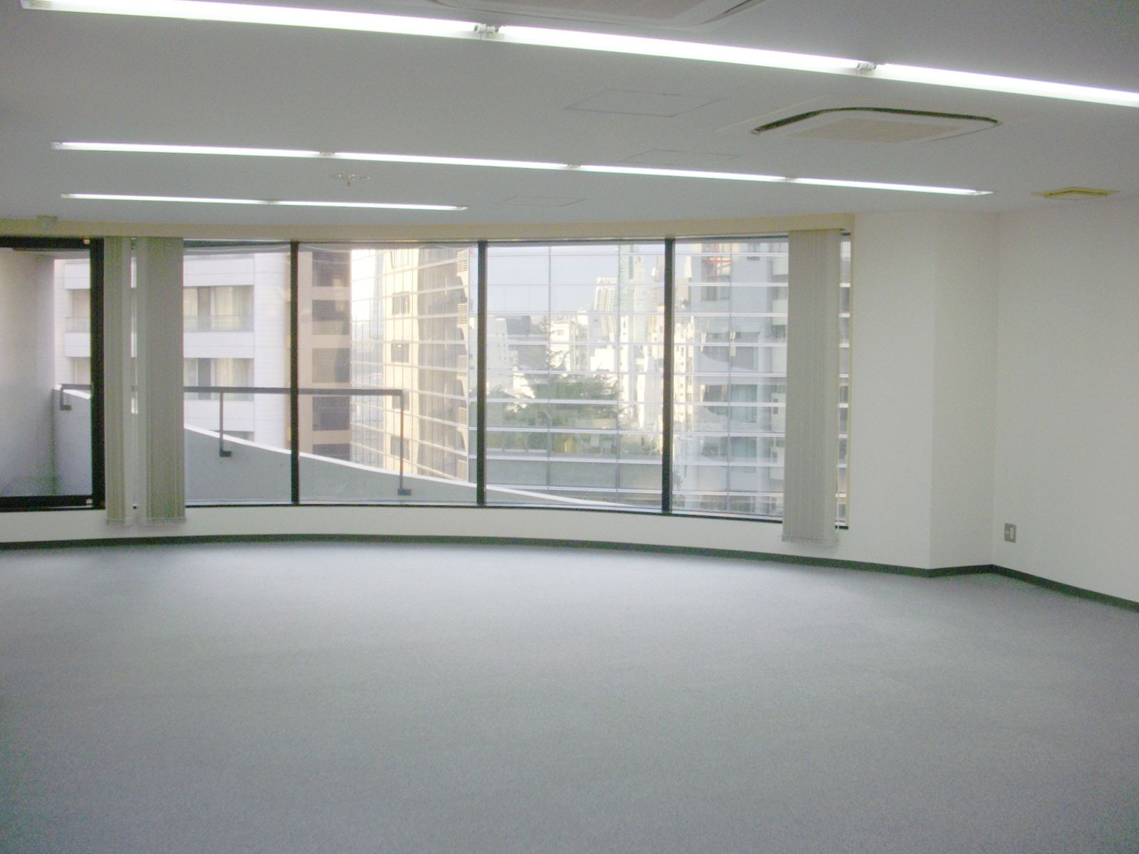 オフィス室内参考画像