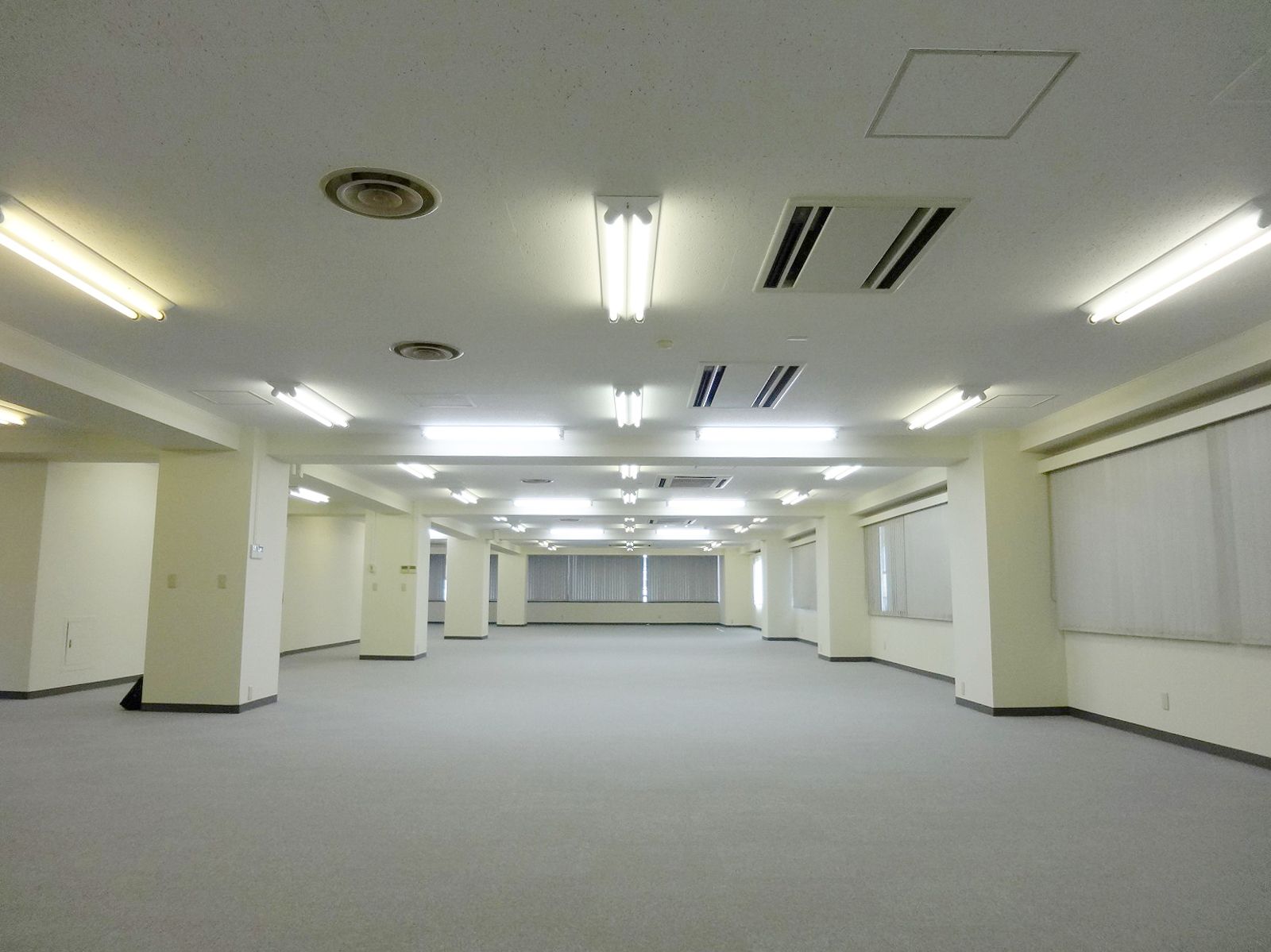 オフィス室内参考画像