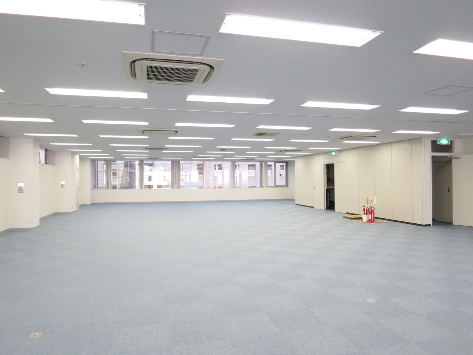 オフィス室内参考画像