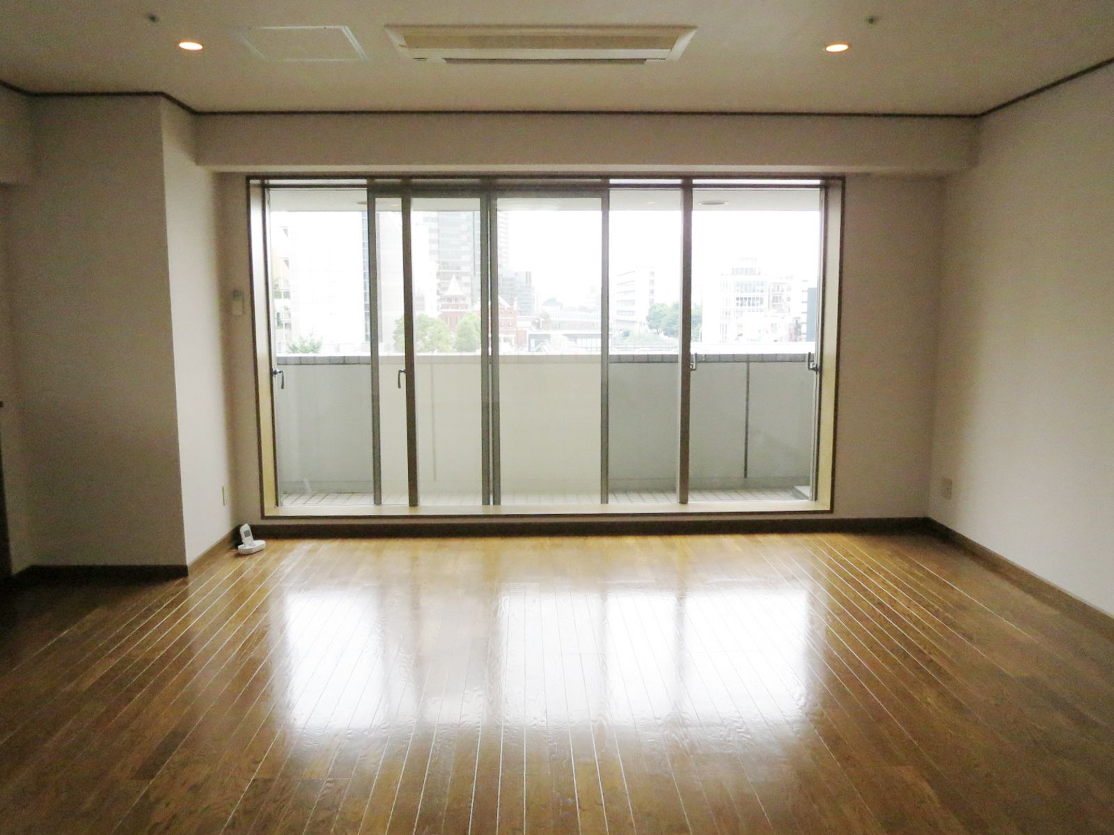 オフィス室内参考画像(602号室)