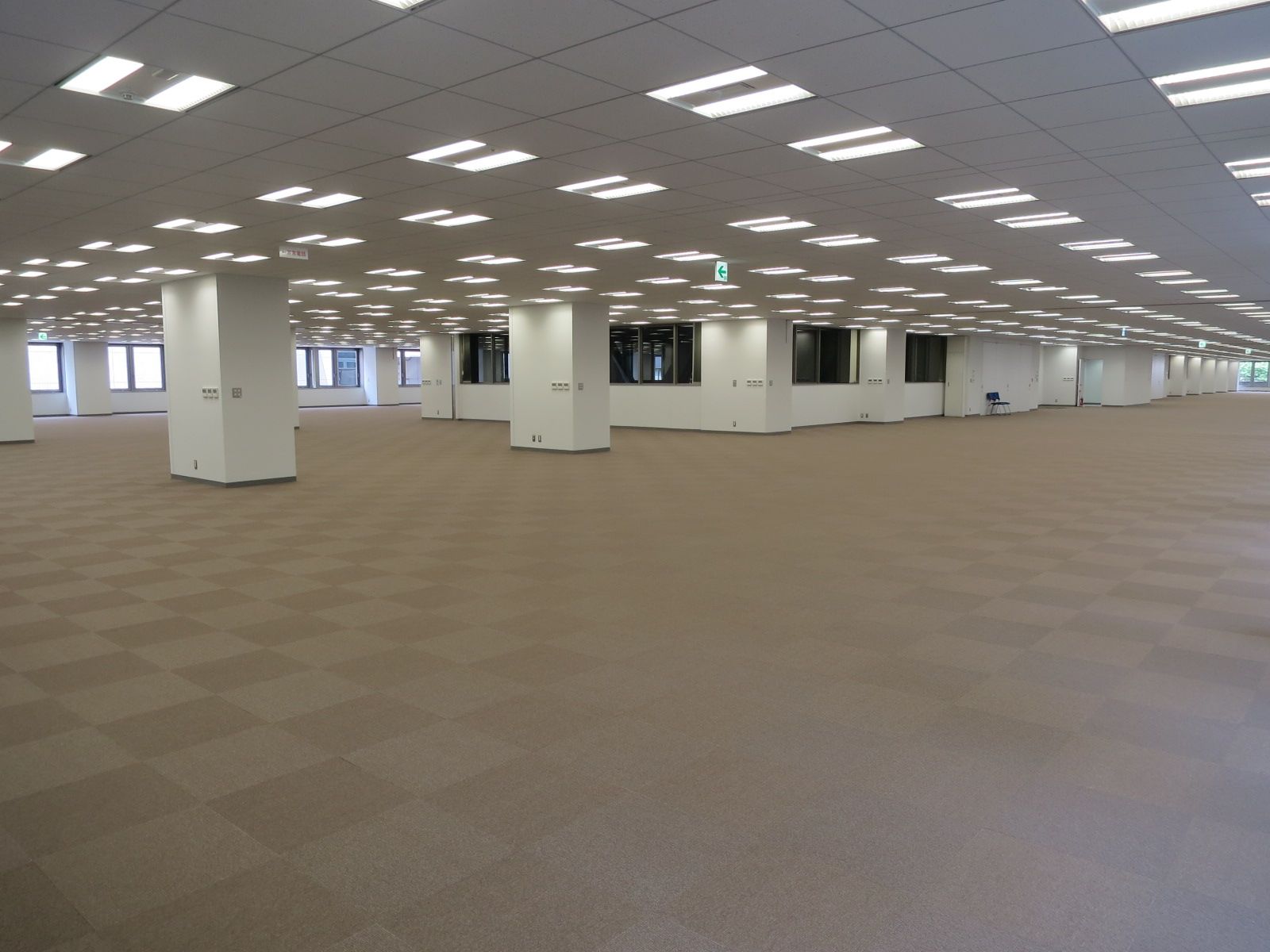 オフィス室内参考画像