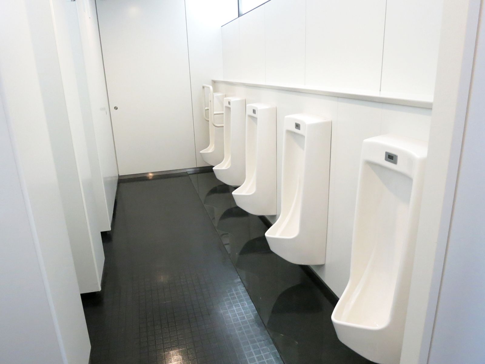 男性用トイレ