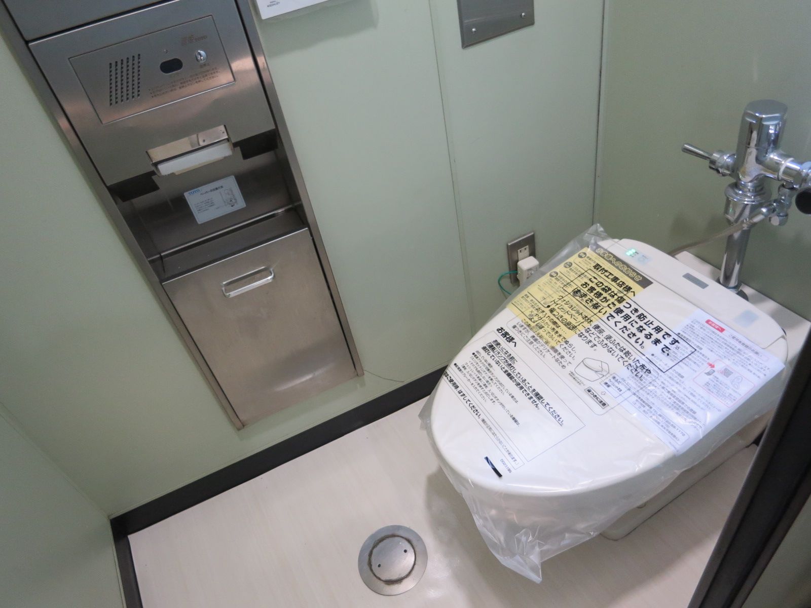 男女別トイレ個室