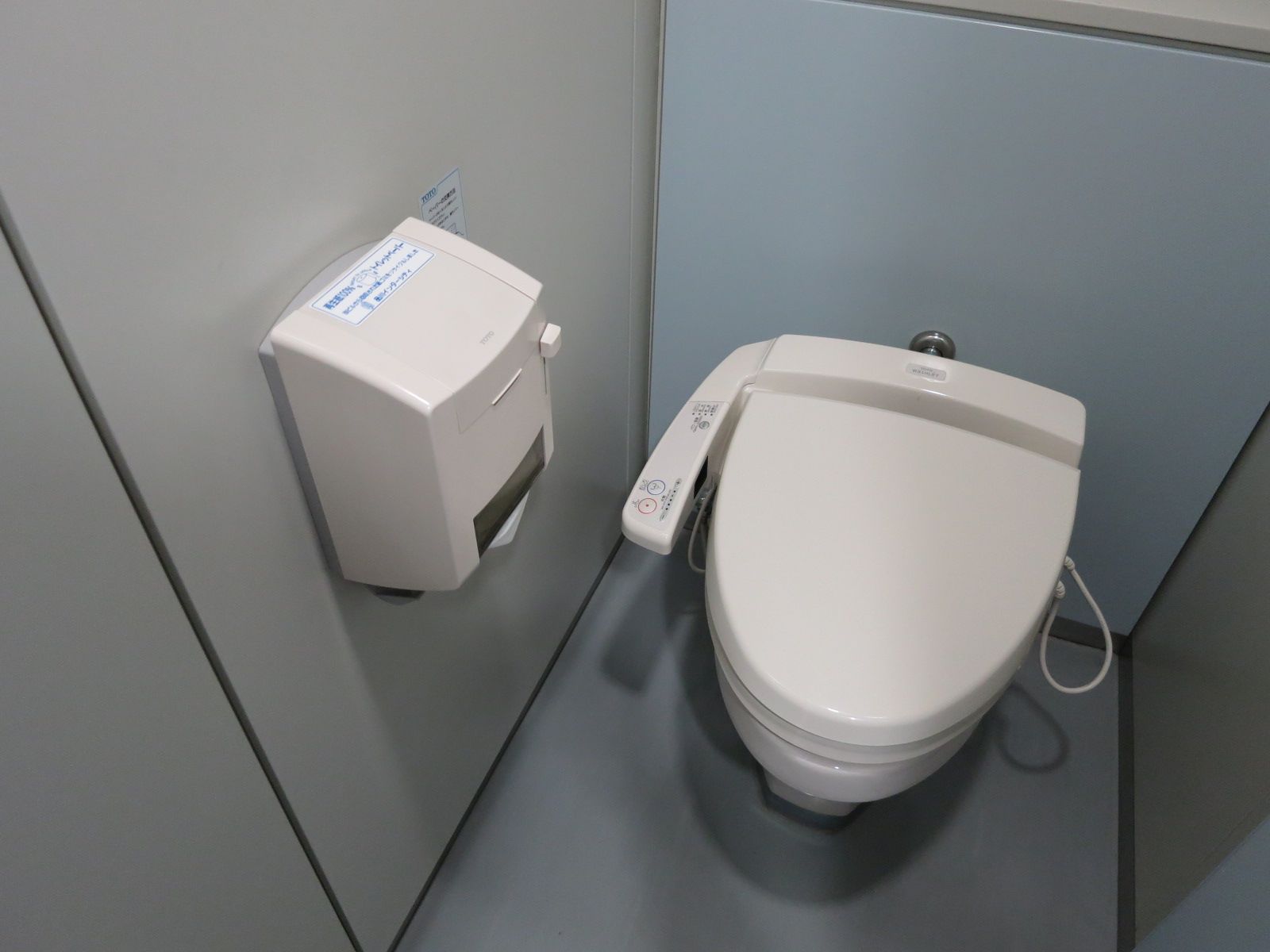 男女別トイレ個室