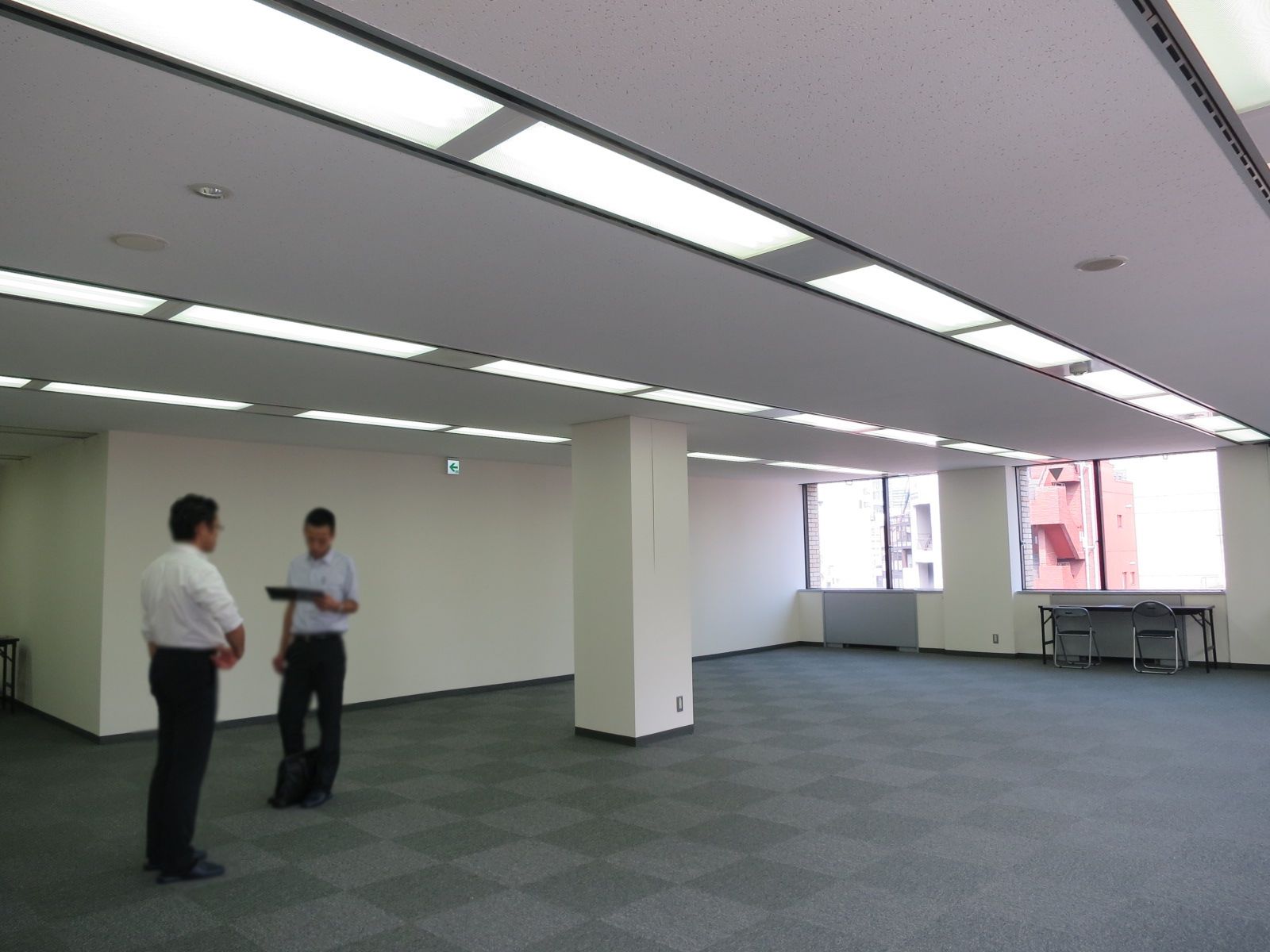 明るいオフィス