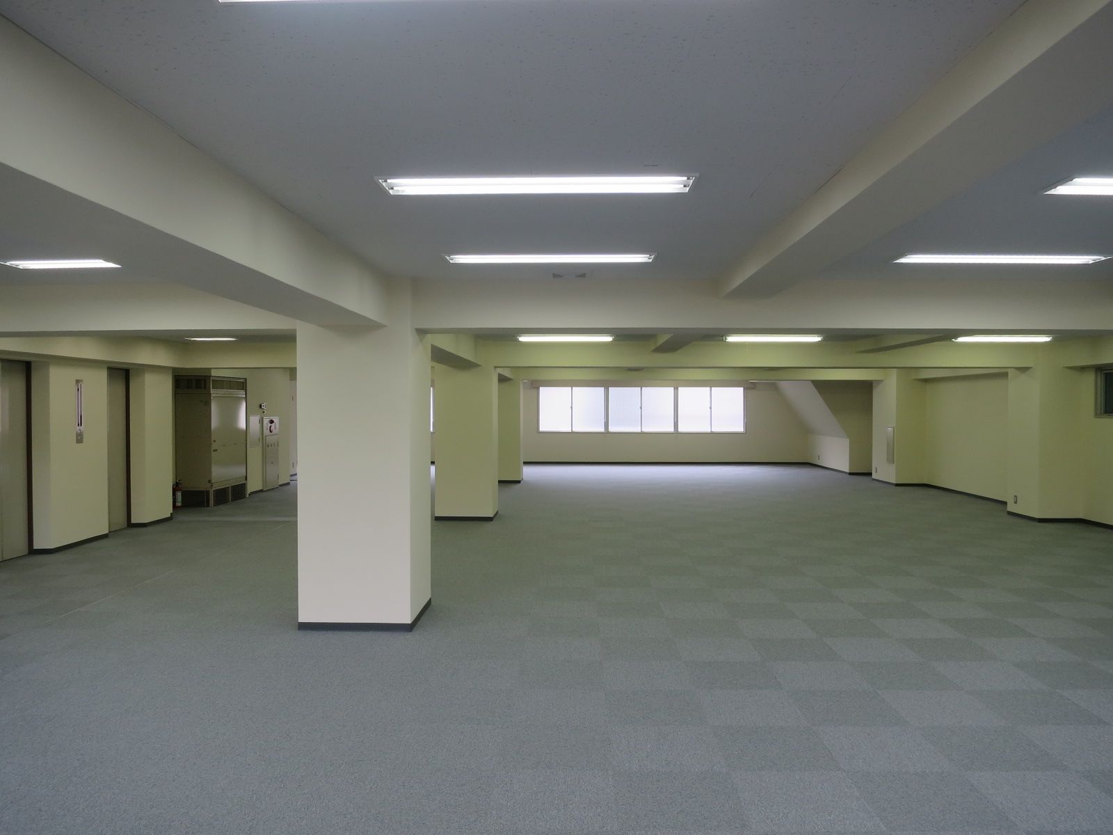 オフィス室内参考画像