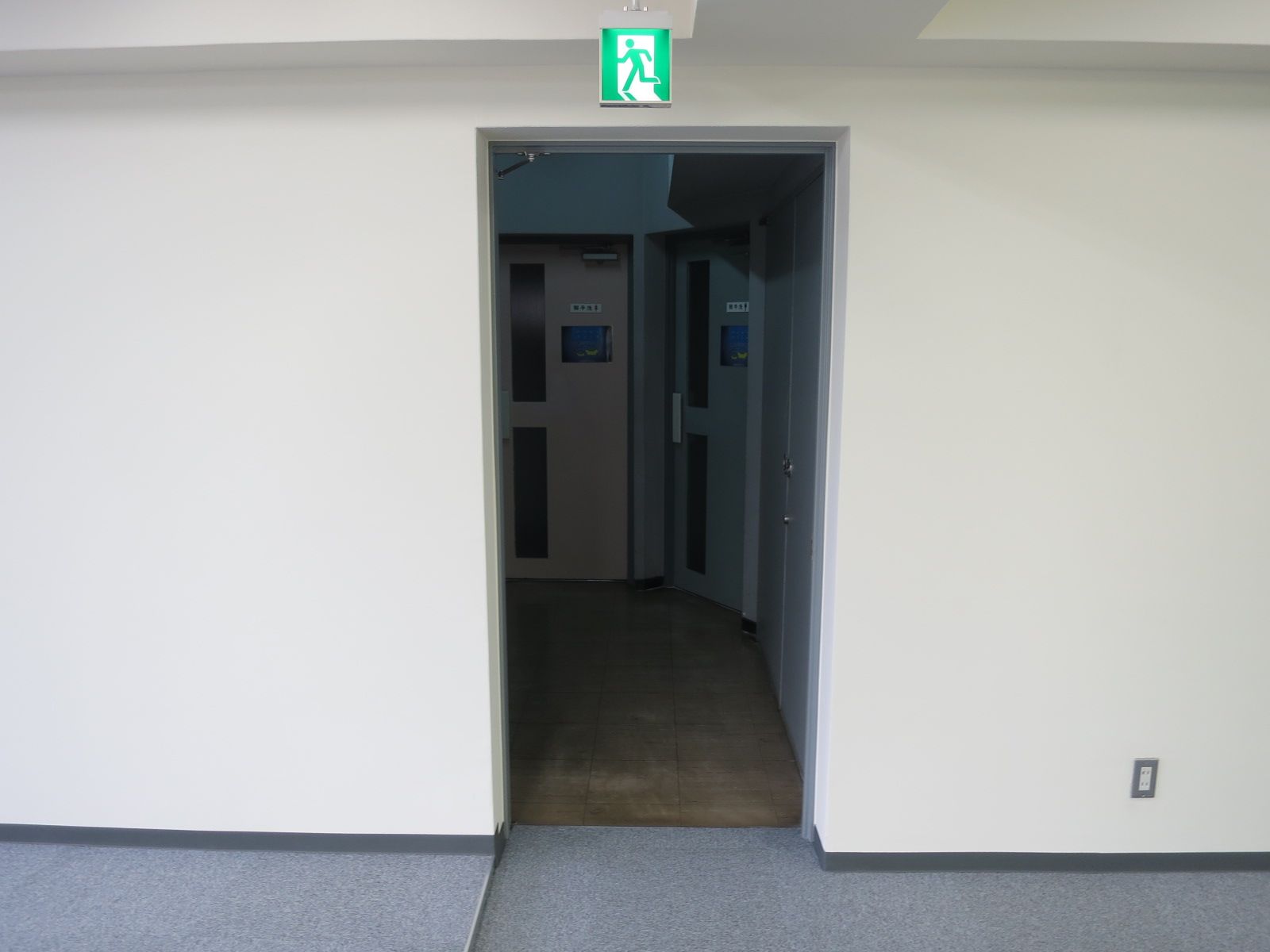貸室出入口