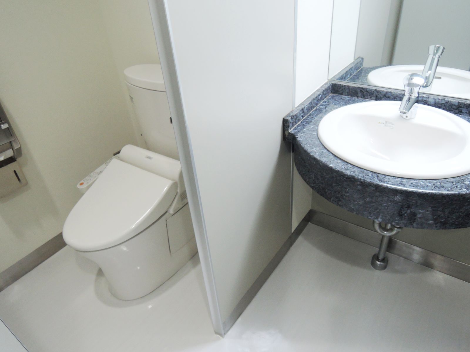 トイレ個室