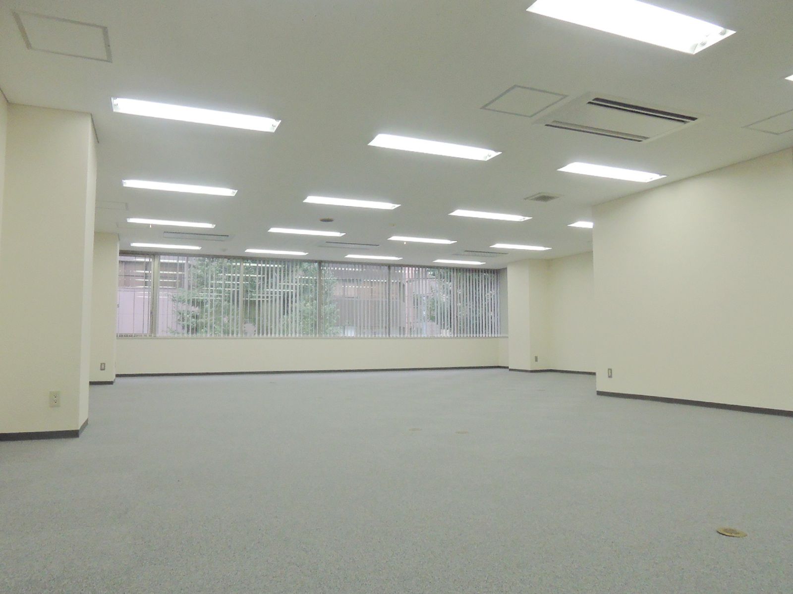 オフィス室内参考画像