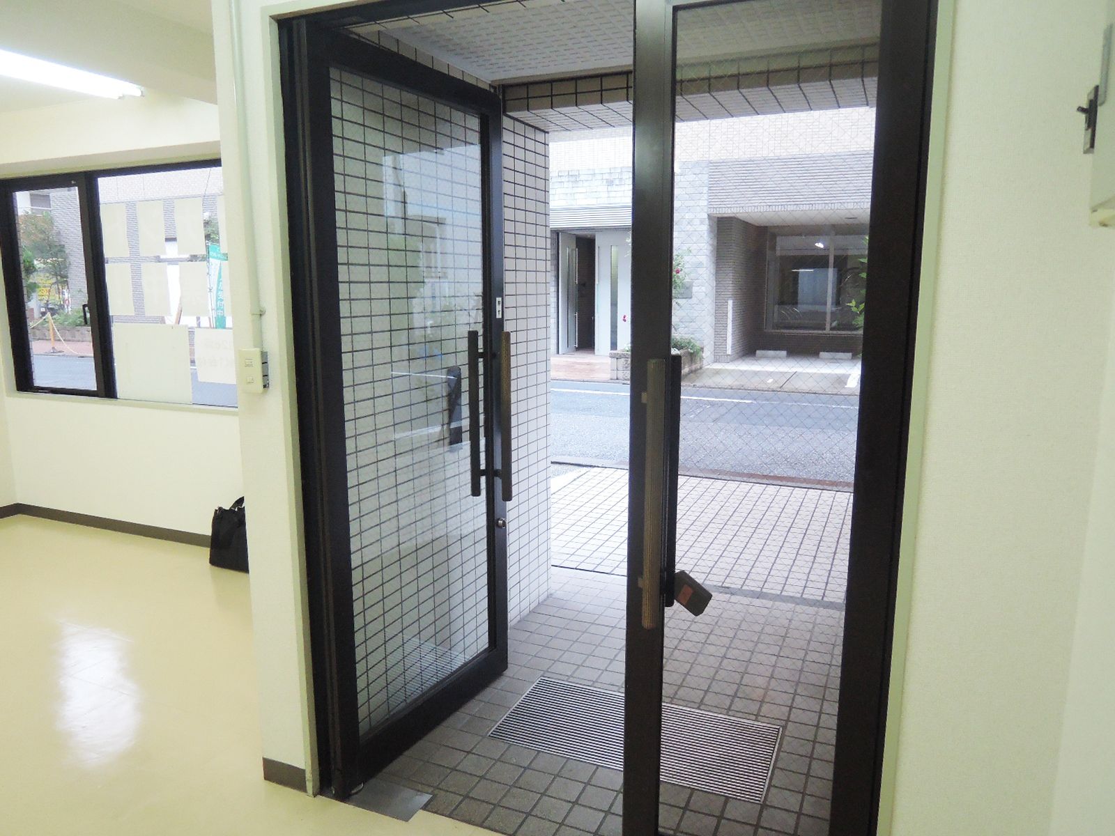 貸室出入口