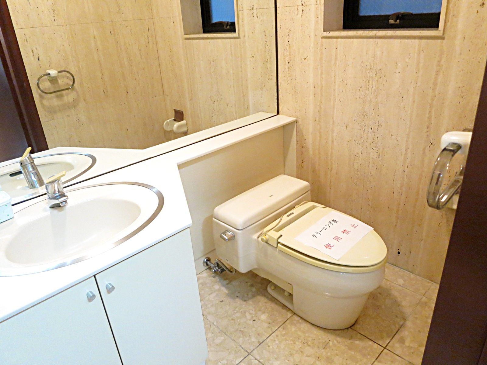 トイレ個室