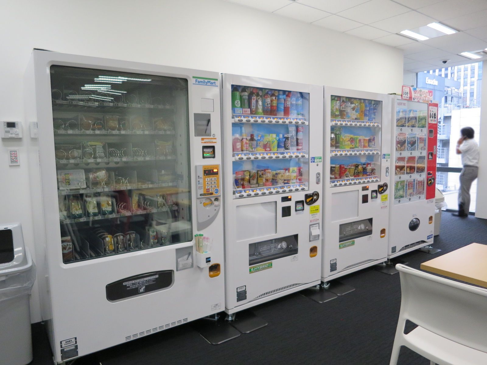 リフレッシュスペースにある自販機