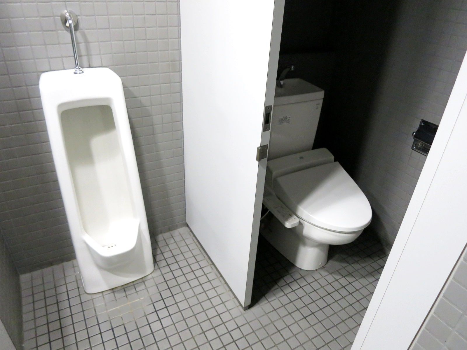 男性用トイレ