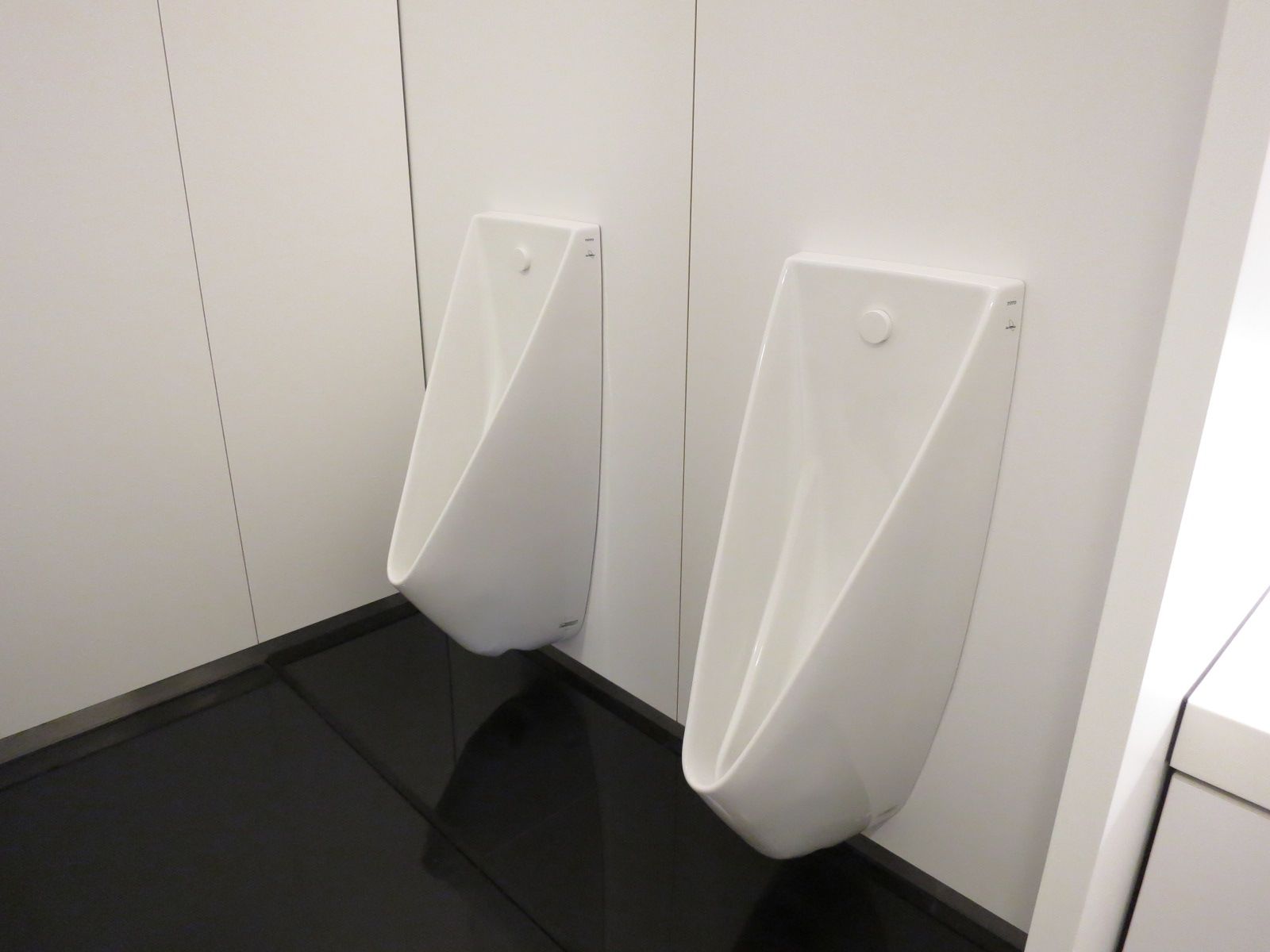 男性トイレ