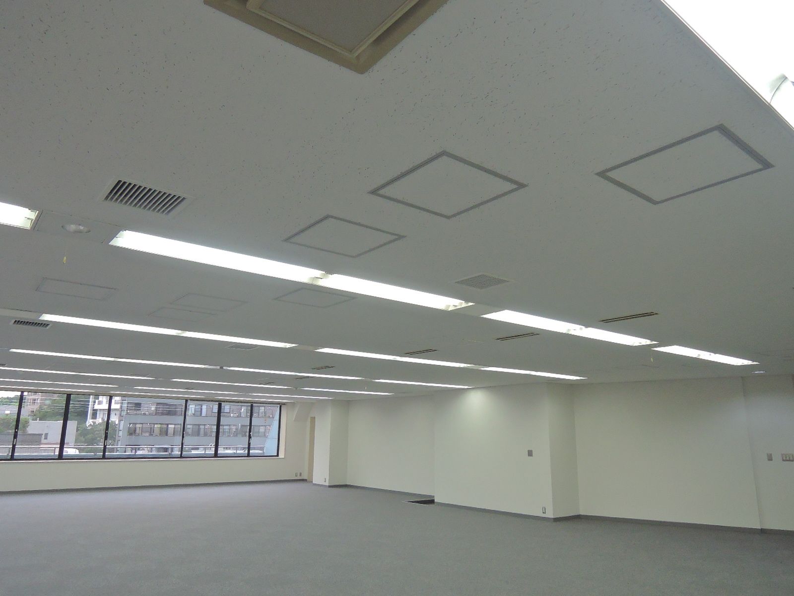明るいオフィス