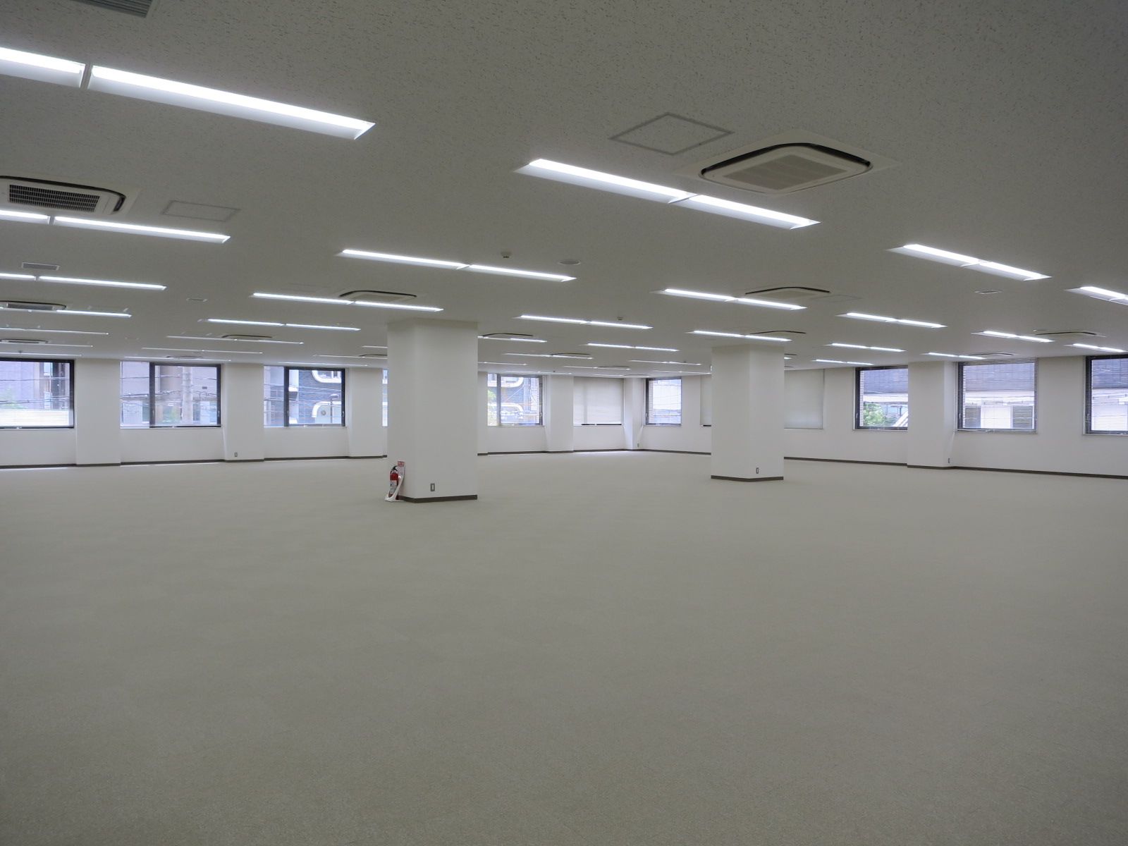 明るいオフィス
