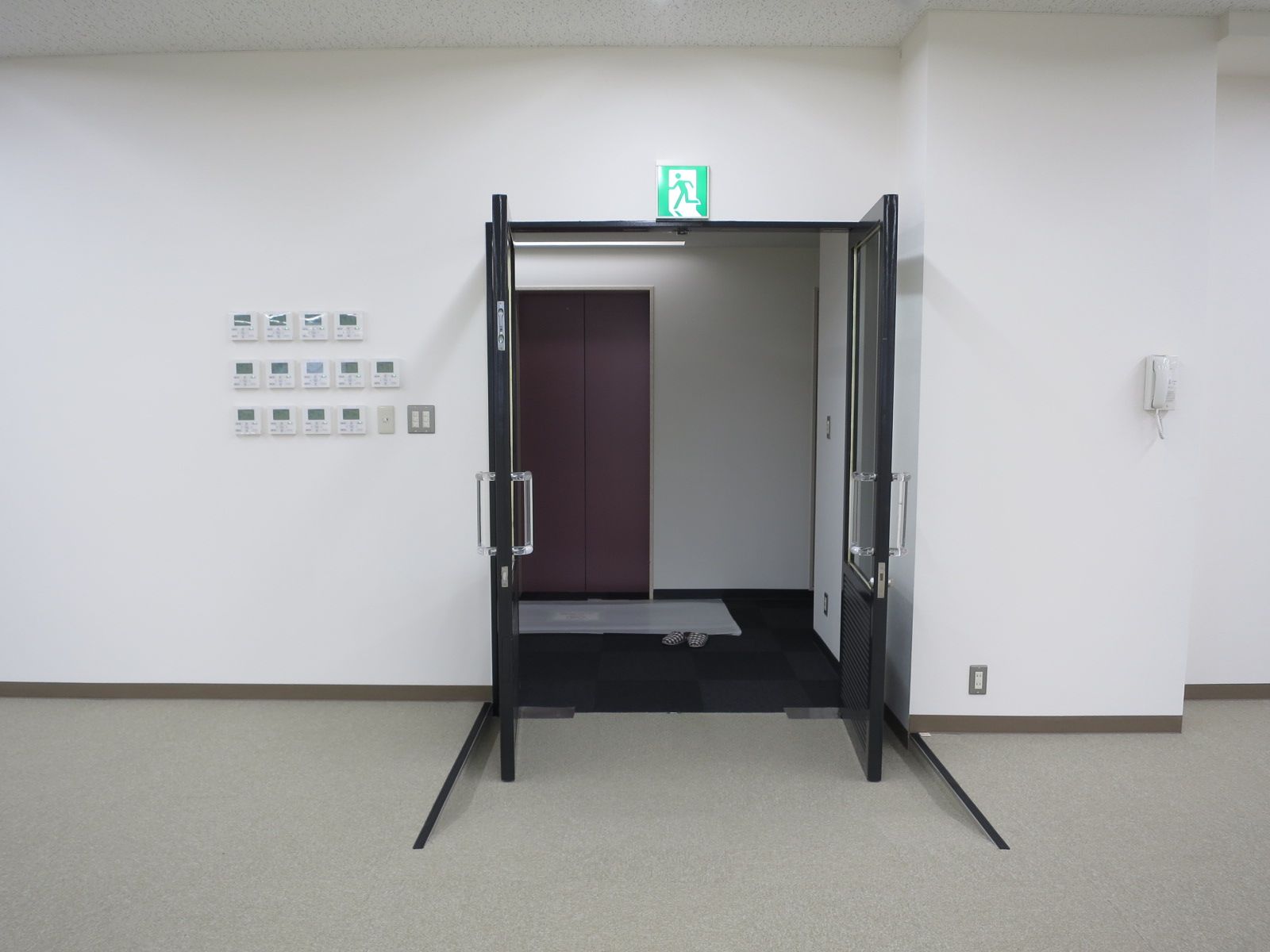 貸室出入口