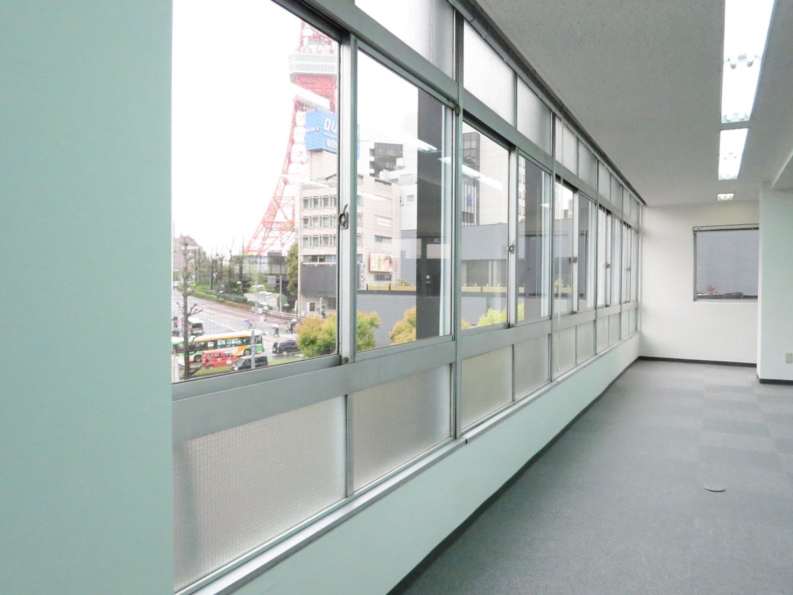 窓から見える東京タワー
