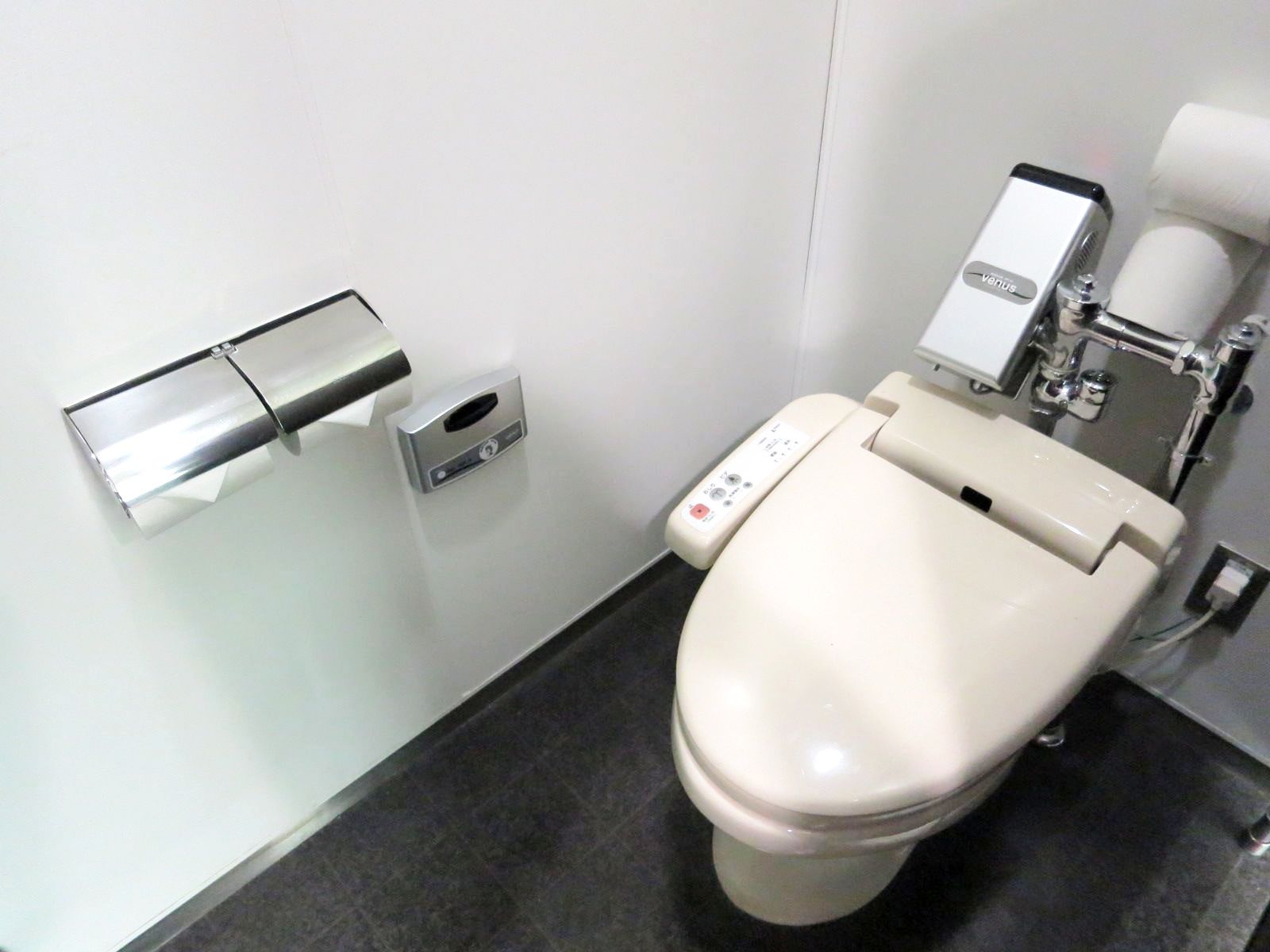 男女別トイレ個室