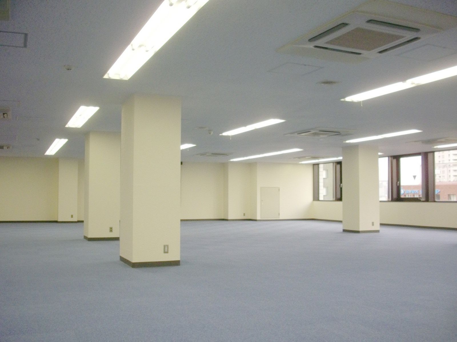 オフィス室内参考画像