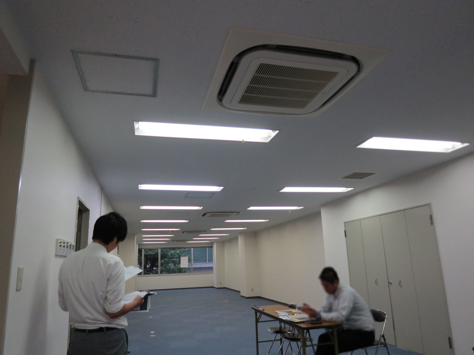 明るいオフィス