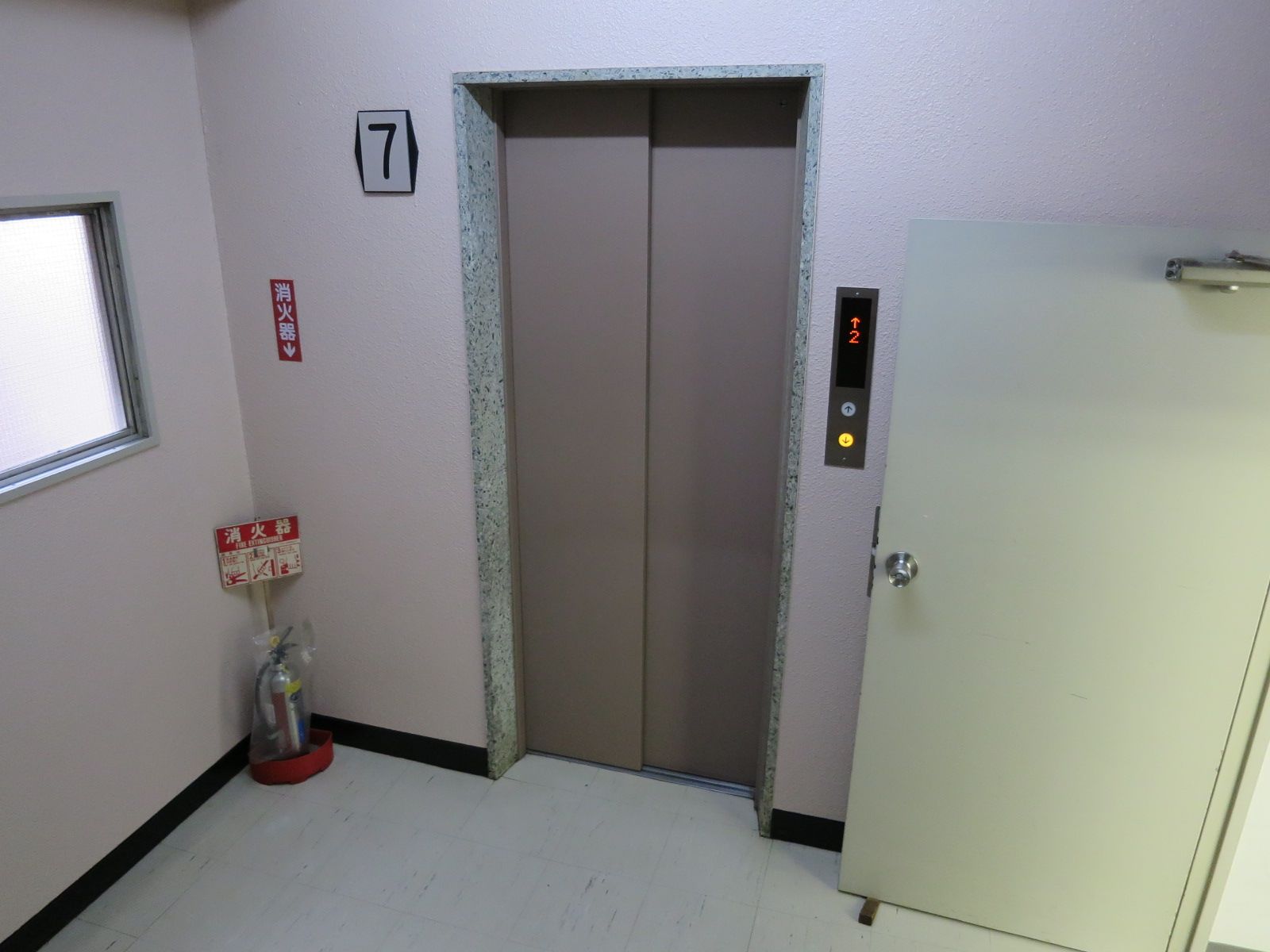 7階エレベーターホール