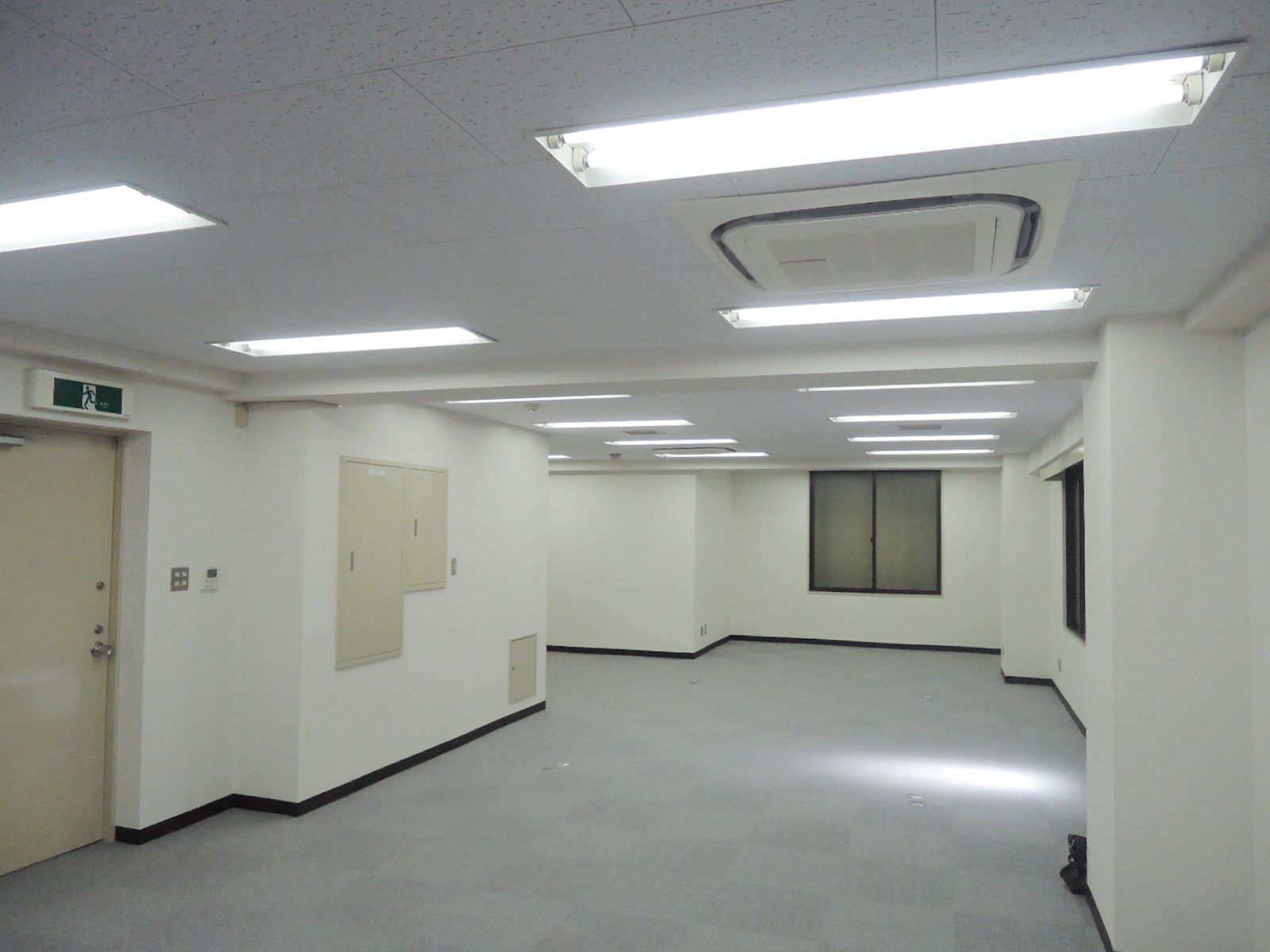 オフィス室内参考画像