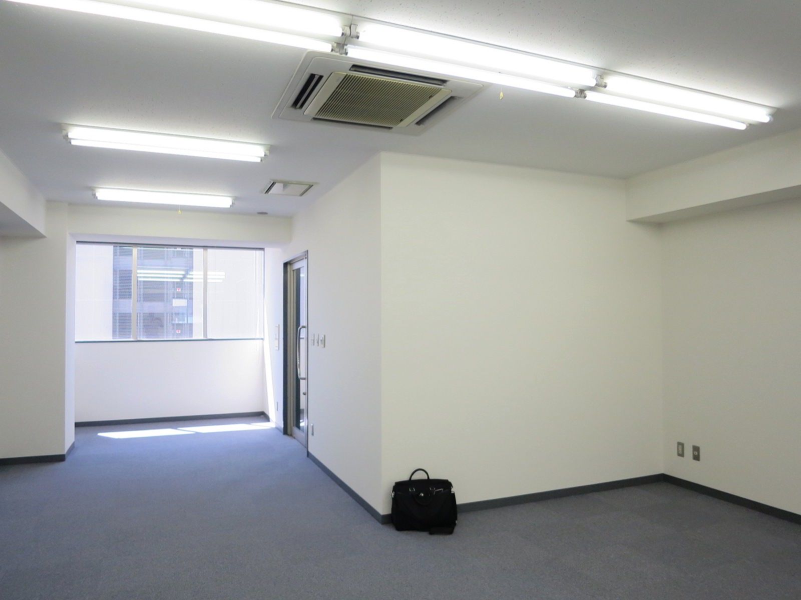 白を基調とした室内